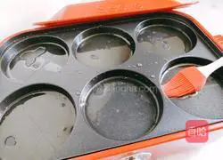 Illustration of how to make glutinous rice cakes with sesame and bean paste 10