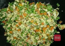Illustration of how to make fried rice with carrots, beans, eggs and eggs 6