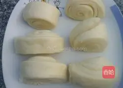 Illustration of how to make secret milk-flavored steamed buns 13