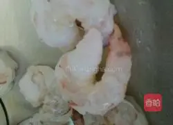 Water chestnuts Illustration of how to make shrimp and pork buns 2