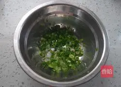 Illustration of how to make salad rice, carrot and egg pancake 6