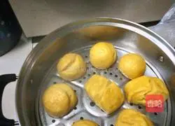 Illustration of how to make pumpkin steamed buns 4