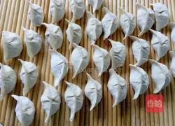 Illustration of how to make leek and egg dumplings 6