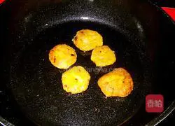 Illustration of how to make red date pumpkin cake 6