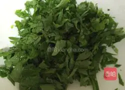 Illustration of how to make celery leaf pancakes 1
