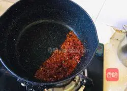 Illustration of making spicy and sour duck blood potato powder 5