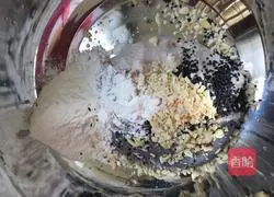 Illustration of how to make peanut sesame and bean dregs cake 2