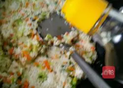 Cooking a dish for the Queen: Illustration of how to make vegetable fried rice 6