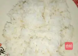 Illustration of making sauce-flavored beef fried rice 1