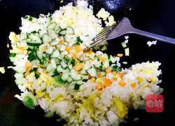 Illustration of how to make egg fried rice 3