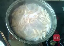 Scissors Illustration of making noodles 3