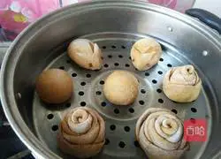 Illustration of how to make brown sugar steamed buns 9