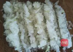 Illustration of how to make winter melon and shrimp dumplings 4