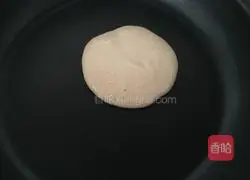 Illustration of how to make banana milk waffles 8