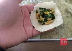 Illustration of how to make leek and egg dumplings 17