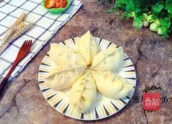 Illustration of how to make steamed buns with vegetarian stuffing 17