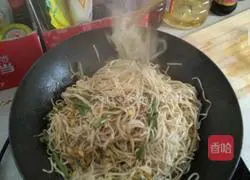 Illustration of how to make shredded pork noodles 6