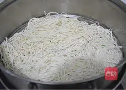 Illustration of how to make steamed noodles 1