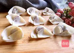 Illustration of how to make lean meat wontons with chives 9