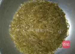 Illustration of how to make steamed buns with nepeta and asparagus seeds 4