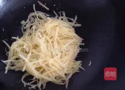 Illustration of how to make sausage and potato shredded burritos 11