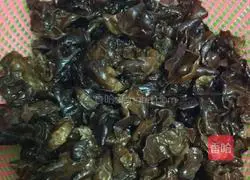 Illustration of making buns with fungus and pork stuffing 6