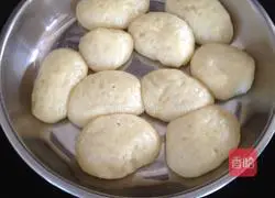 Illustration of how to make milk-flavored steamed buns 3