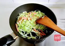 Illustration of how to make fried noodles with secret sauce 8