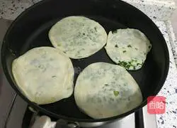 New ways to eat dumpling skins ~ Illustration of how to make dumpling skin scallion pancakes 6