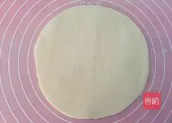 Illustration of how to make crispy egg-filled pancakes 2