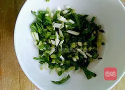 Illustration of how to make doughy scallion pancakes 4