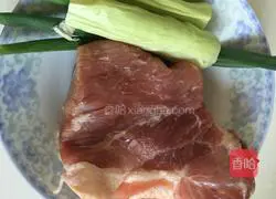 Illustration of how to make steamed buns stuffed with green onions and pork 3