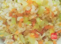 Illustration of how to make carrot, cucumber and egg fried rice 8