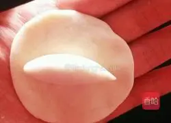 Illustration of how to make lace dumplings 1