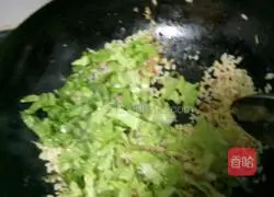 Ham, lettuce, and eggs Illustration of how to make fried rice 7