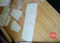 Illustration of how to make wontons (cabbage and mushroom stuffing) 6