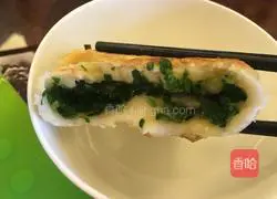 Pork and Chive Pie Recipe Illustration 19