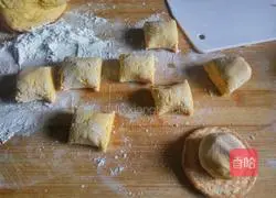 Illustration of how to make money pumpkin cake 7