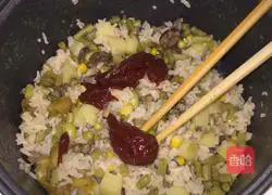 Illustration of braised rice with sausage and potatoes 9