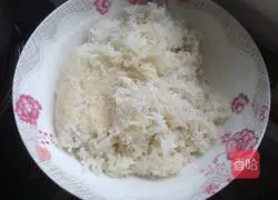 Illustration of how to make egg fried rice 1