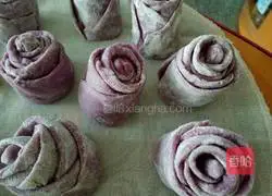 Illustration of how to make purple sweet potato and rose steamed buns 18
