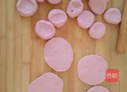 Illustration of how to make rose steamed buns 3