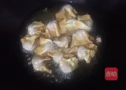 Illustration of how to make crispy wontons 10