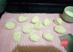 Illustration of how to make leek and egg buns 8