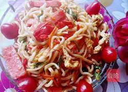 Illustration of how to make tomato, egg and ham fried noodles 9
