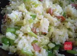 Illustration of how to make sausage, green and vegetable fried rice 6