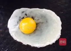 Illustration of how to make fried egg and scallion pancake 11