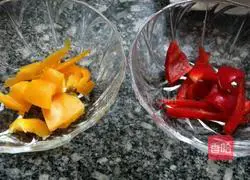 Illustration of how to make wheat buns with leek and egg stuffing 1