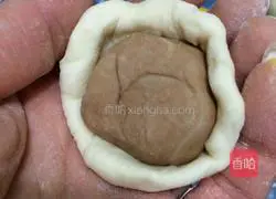 Illustration of how to make three-color chrysanthemum steamed buns 5