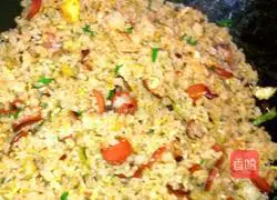 Illustration of how to make ham and egg fried rice 4